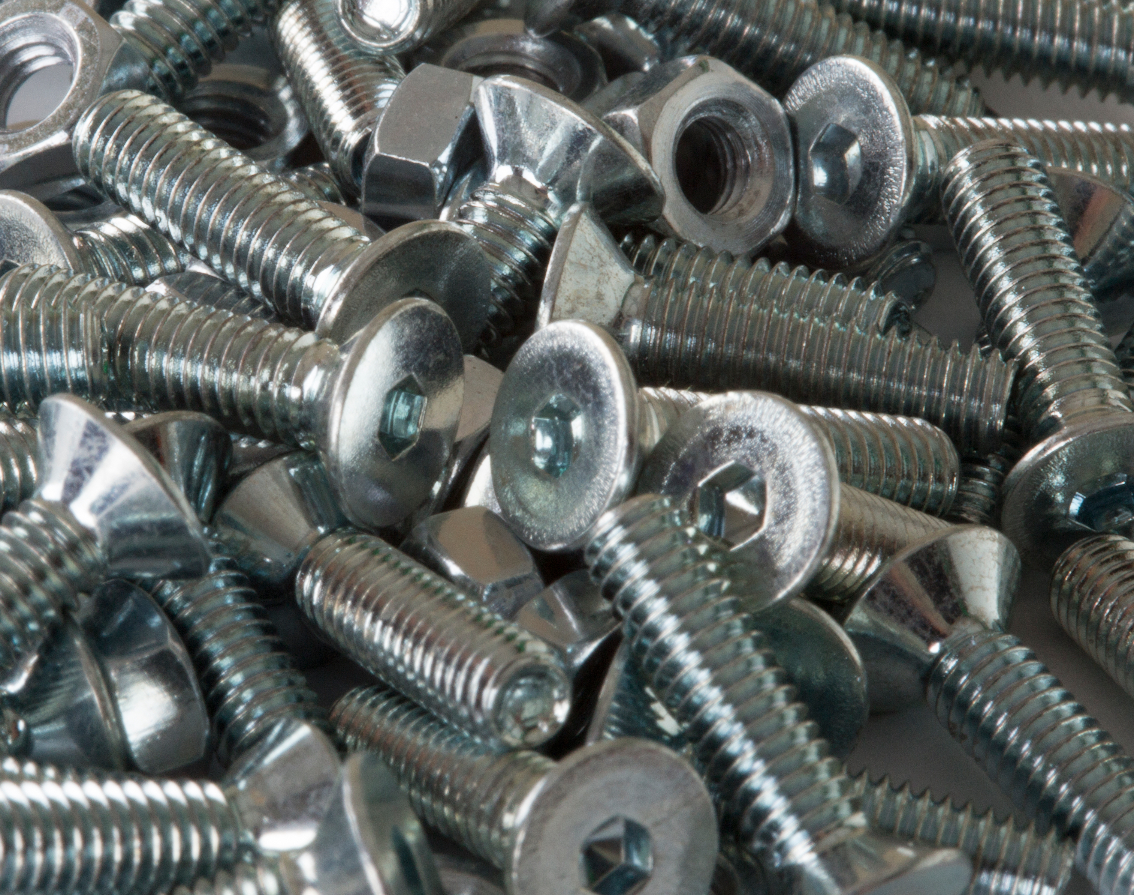 Set 50x M4 screws/nuts for mounting Mains outlet.